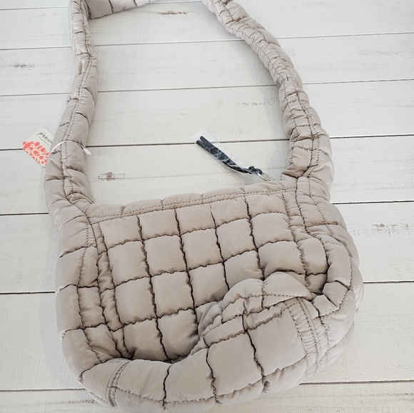 NWT* FREE PEOPLE Quilted Baby Carryall Sling Bag *Tofu* - Picture 3 of 13